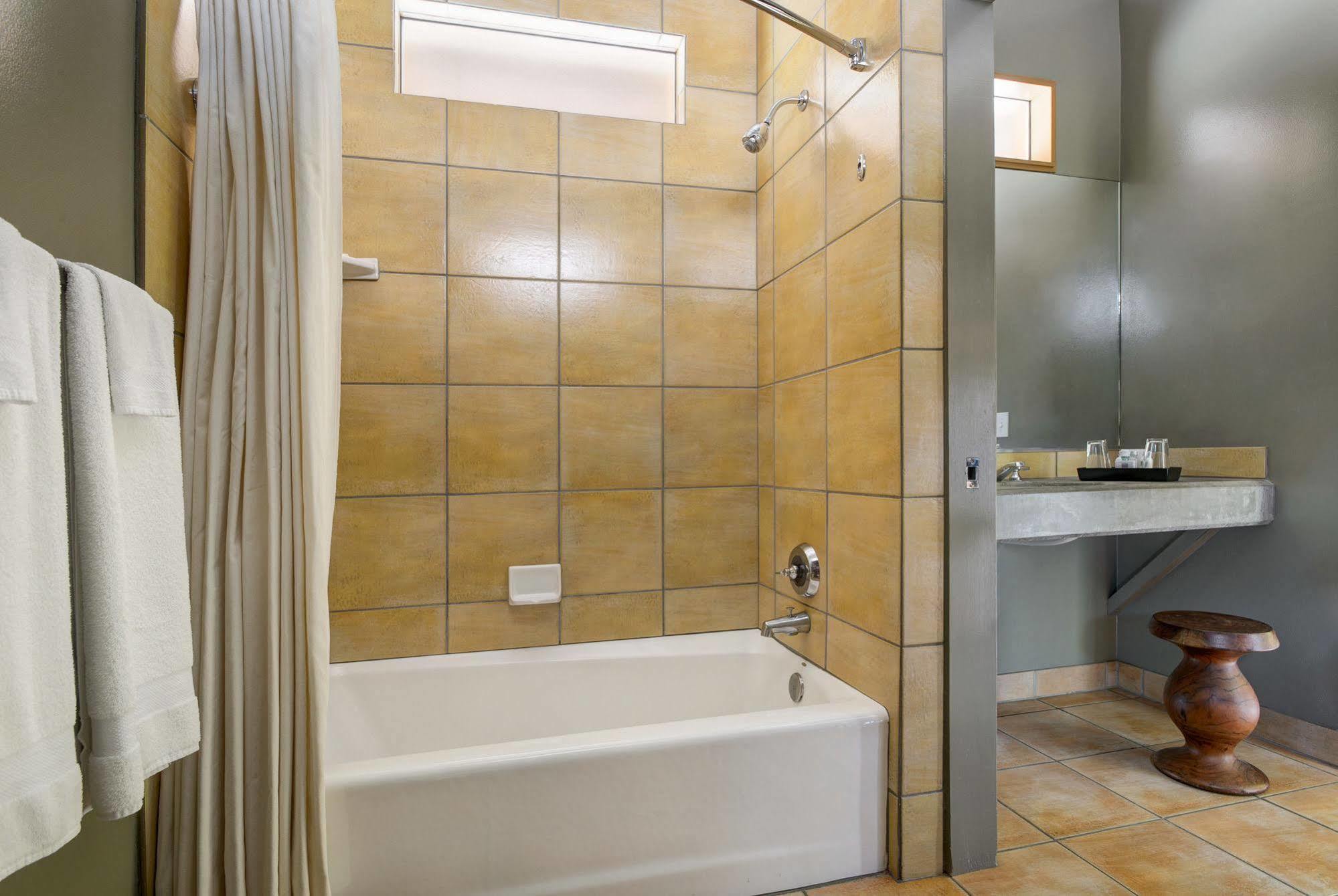 Desert Pearl Inn Спрингдейл Екстериор снимка