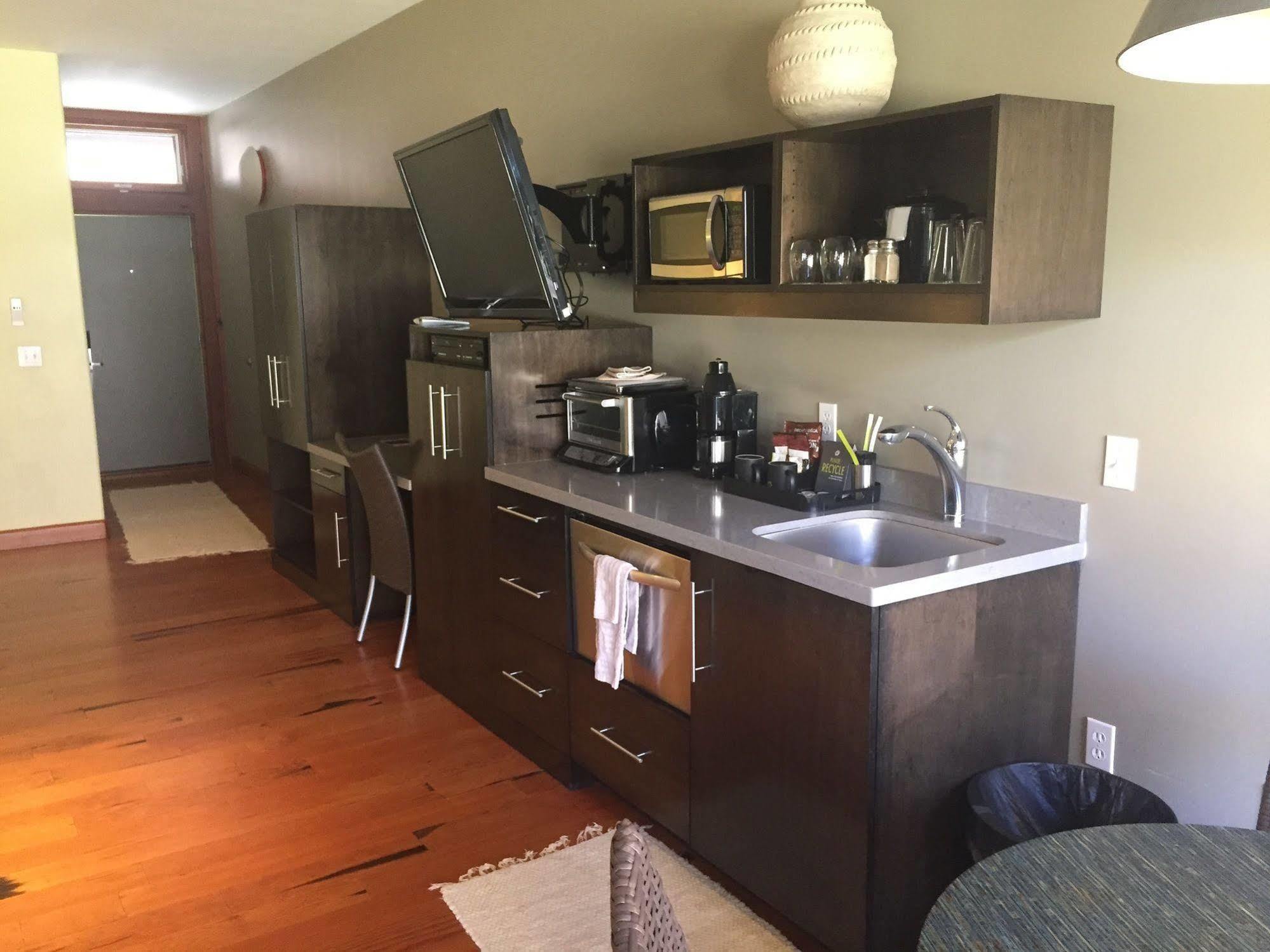 Desert Pearl Inn Спрингдейл Екстериор снимка